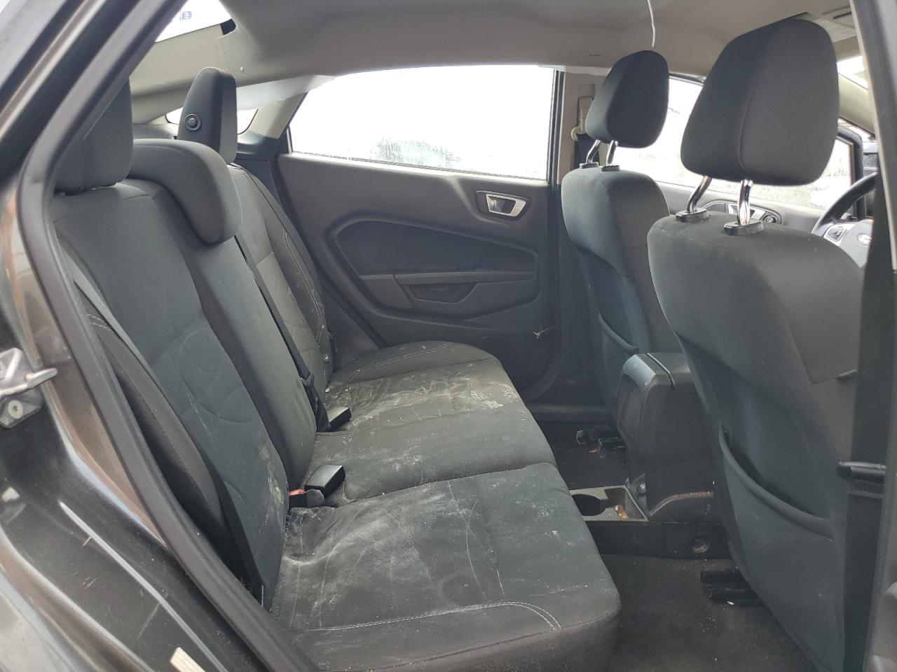 2016 FORD FIESTA SE photo 19