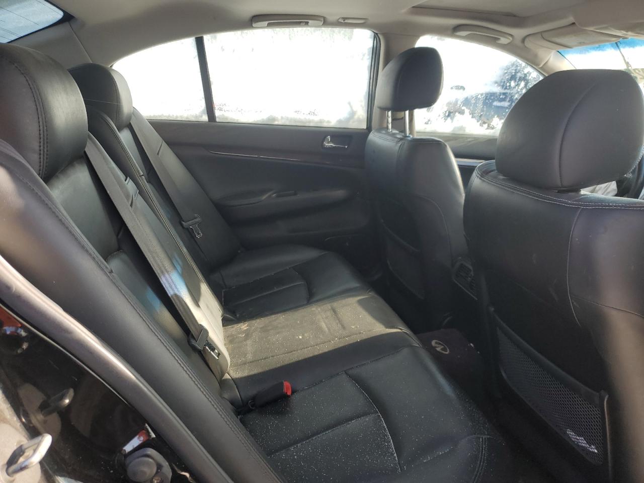 2010 INFINITI G37 photo 19