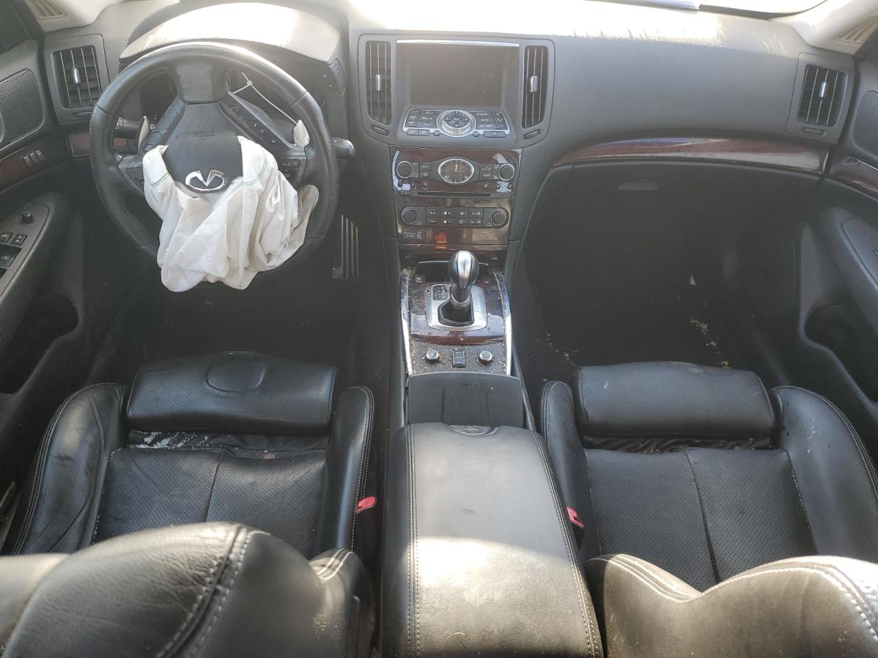 2010 INFINITI G37 photo 15