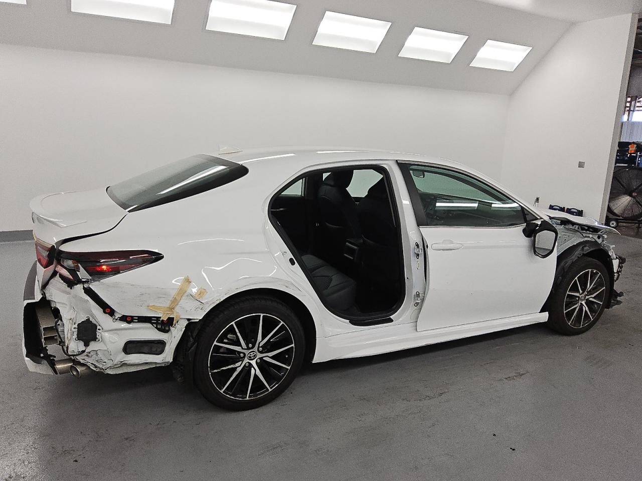2024 TOYOTA CAMRY SE NIGHT SHADE photo 3