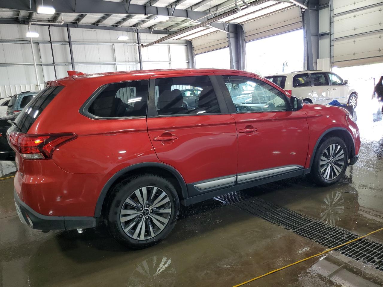 2019 MITSUBISHI OUTLANDER ES photo 5