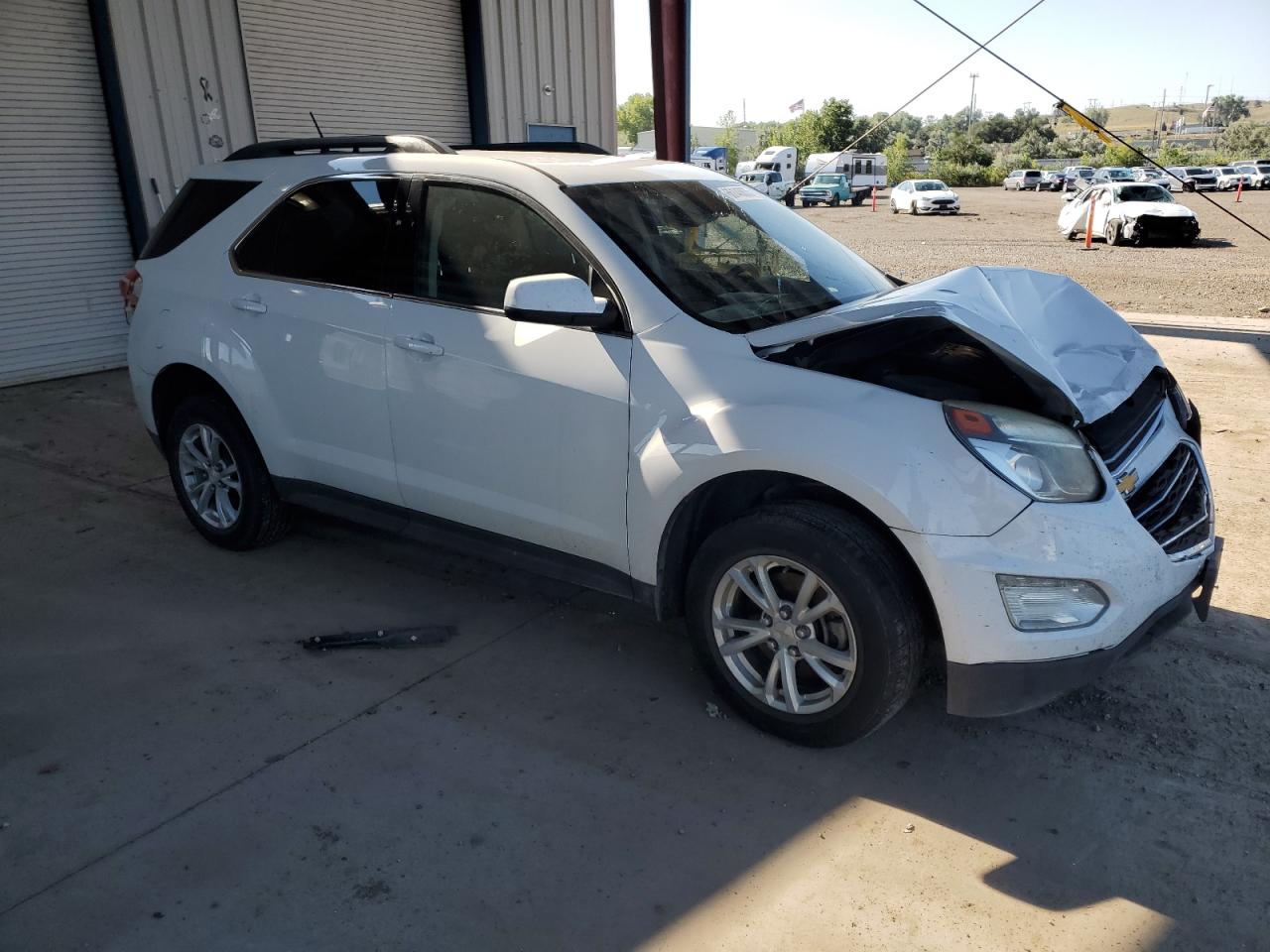 2017 CHEVROLET EQUINOX LT photo 4