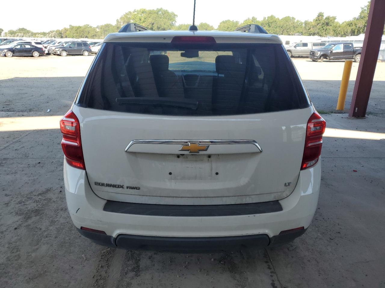 2017 CHEVROLET EQUINOX LT photo 6