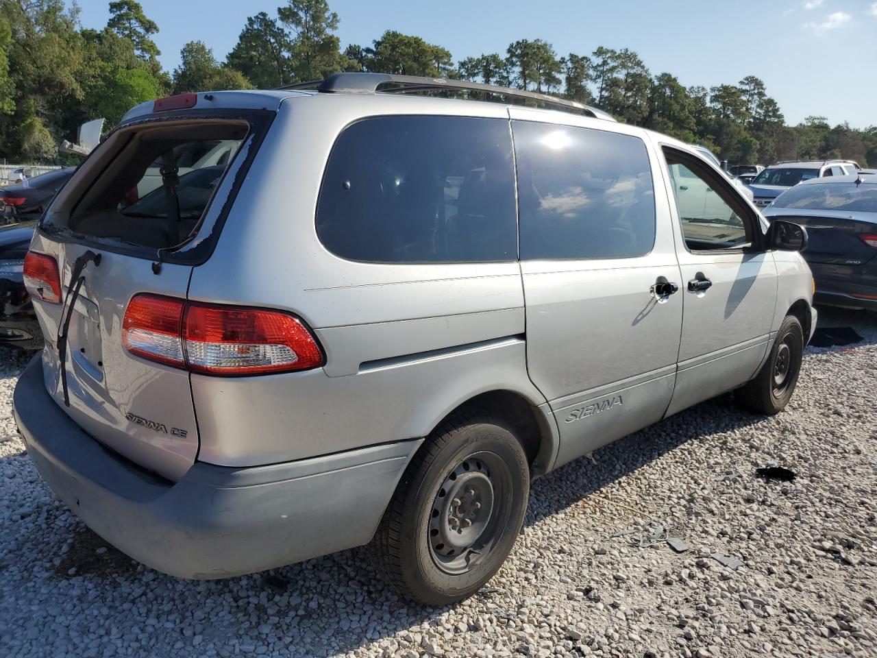 2003 TOYOTA SIENNA CE photo 3