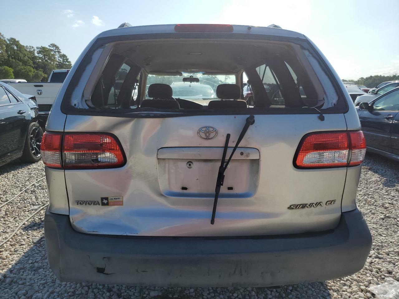 2003 TOYOTA SIENNA CE photo 6