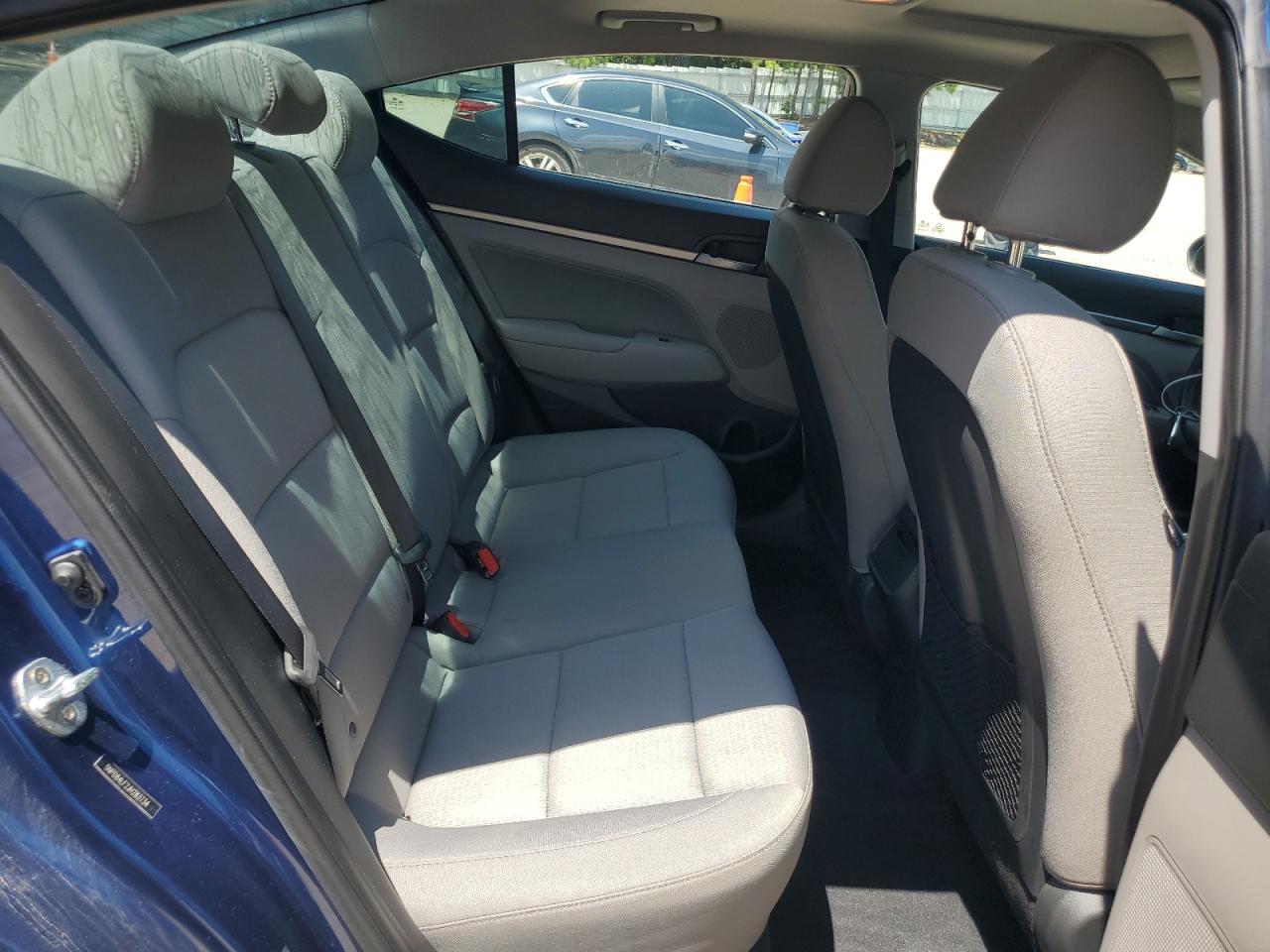 2018 HYUNDAI ELANTRA photo 19