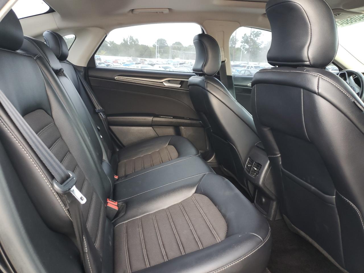 2017 FORD FUSION SE photo 19