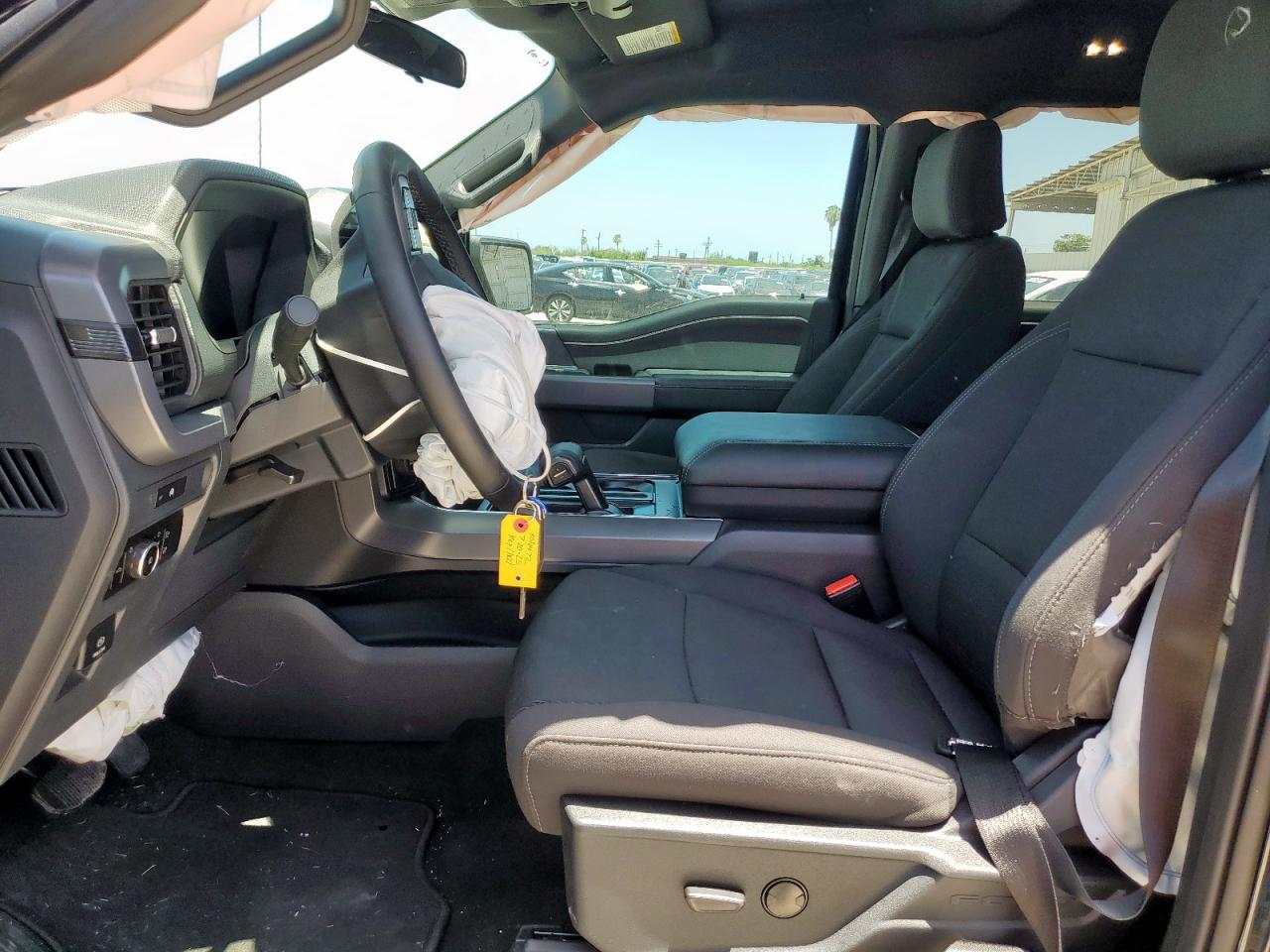 2025 FORD F150 XLT photo 13