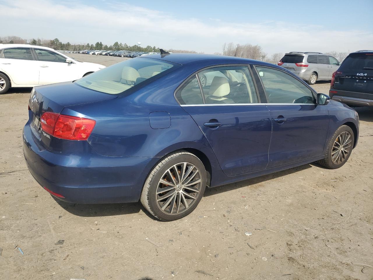 2012 VOLKSWAGEN JETTA photo 3