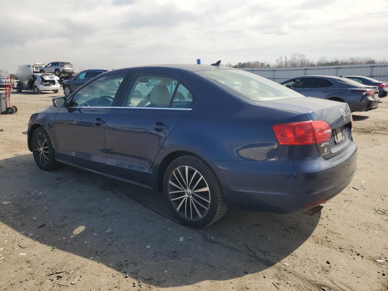 2012 VOLKSWAGEN JETTA photo 2