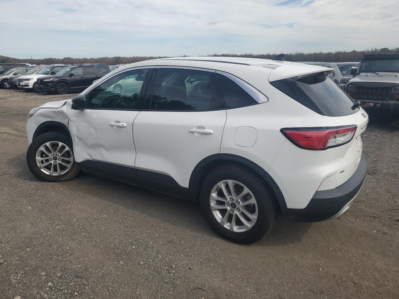 2022 FORD ESCAPE SE photo 2