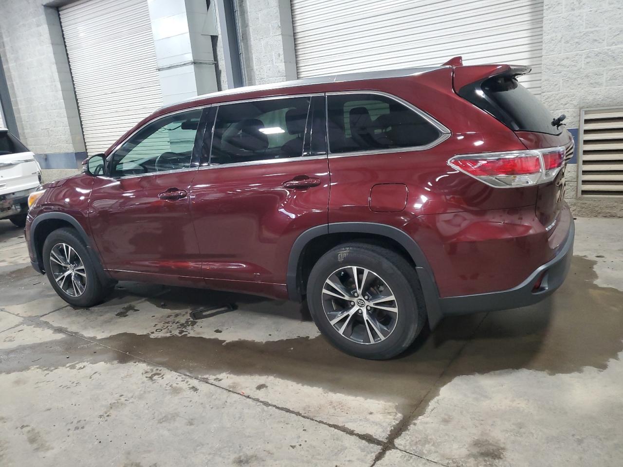 2016 TOYOTA HIGHLANDER XLE photo 4