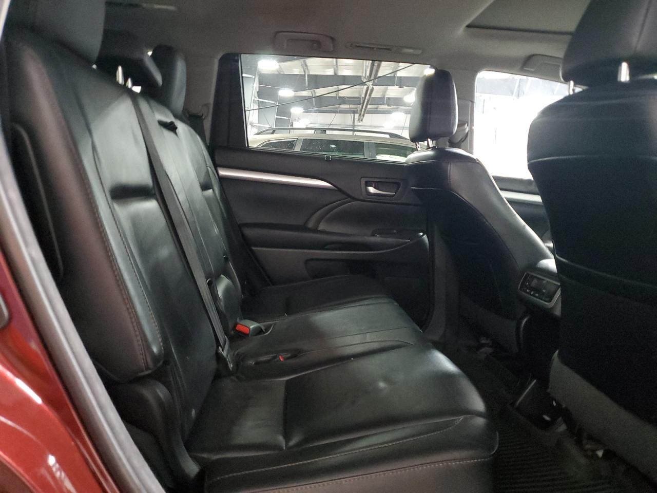 2016 TOYOTA HIGHLANDER XLE photo 31