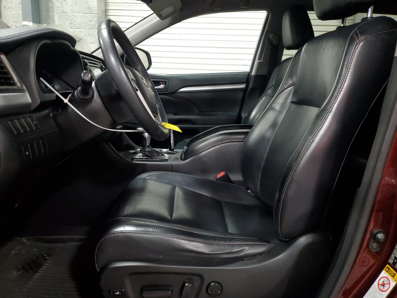 2016 TOYOTA HIGHLANDER XLE photo 19