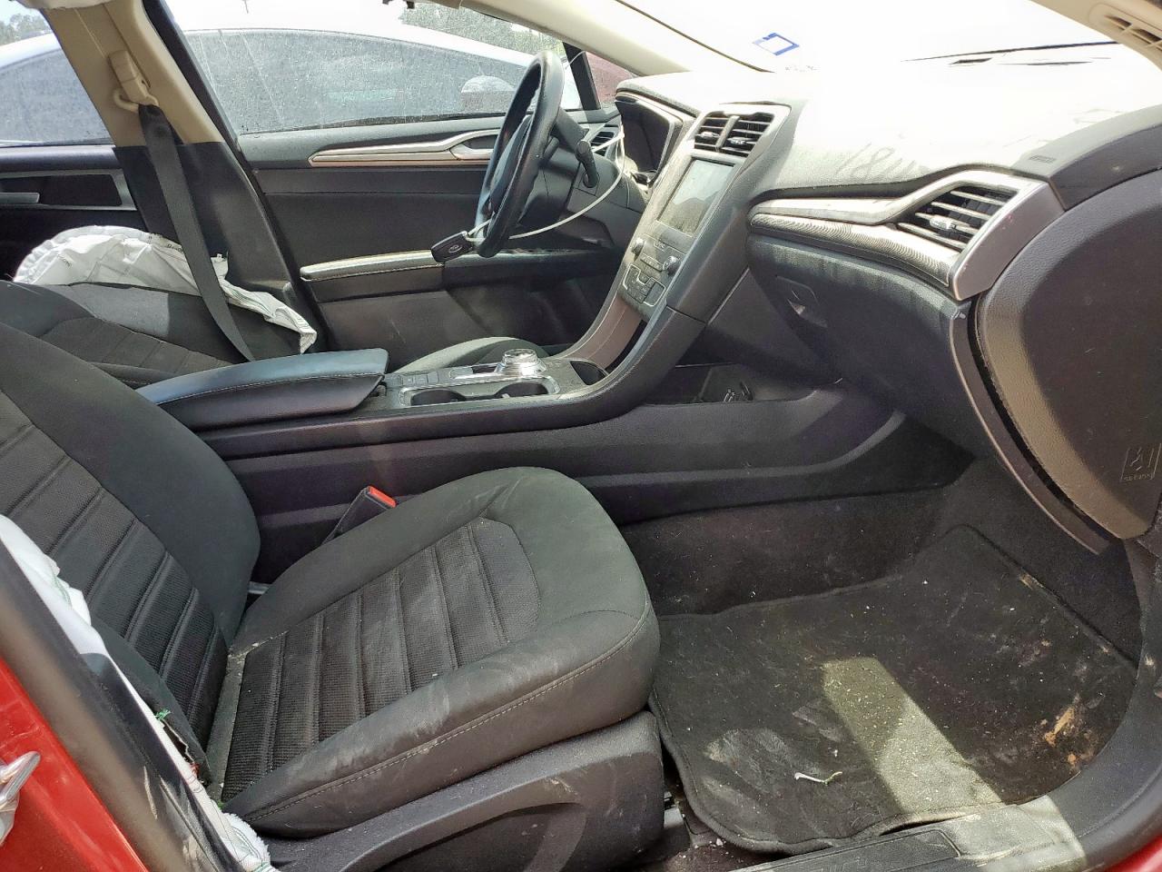 2020 FORD FUSION SE photo 19