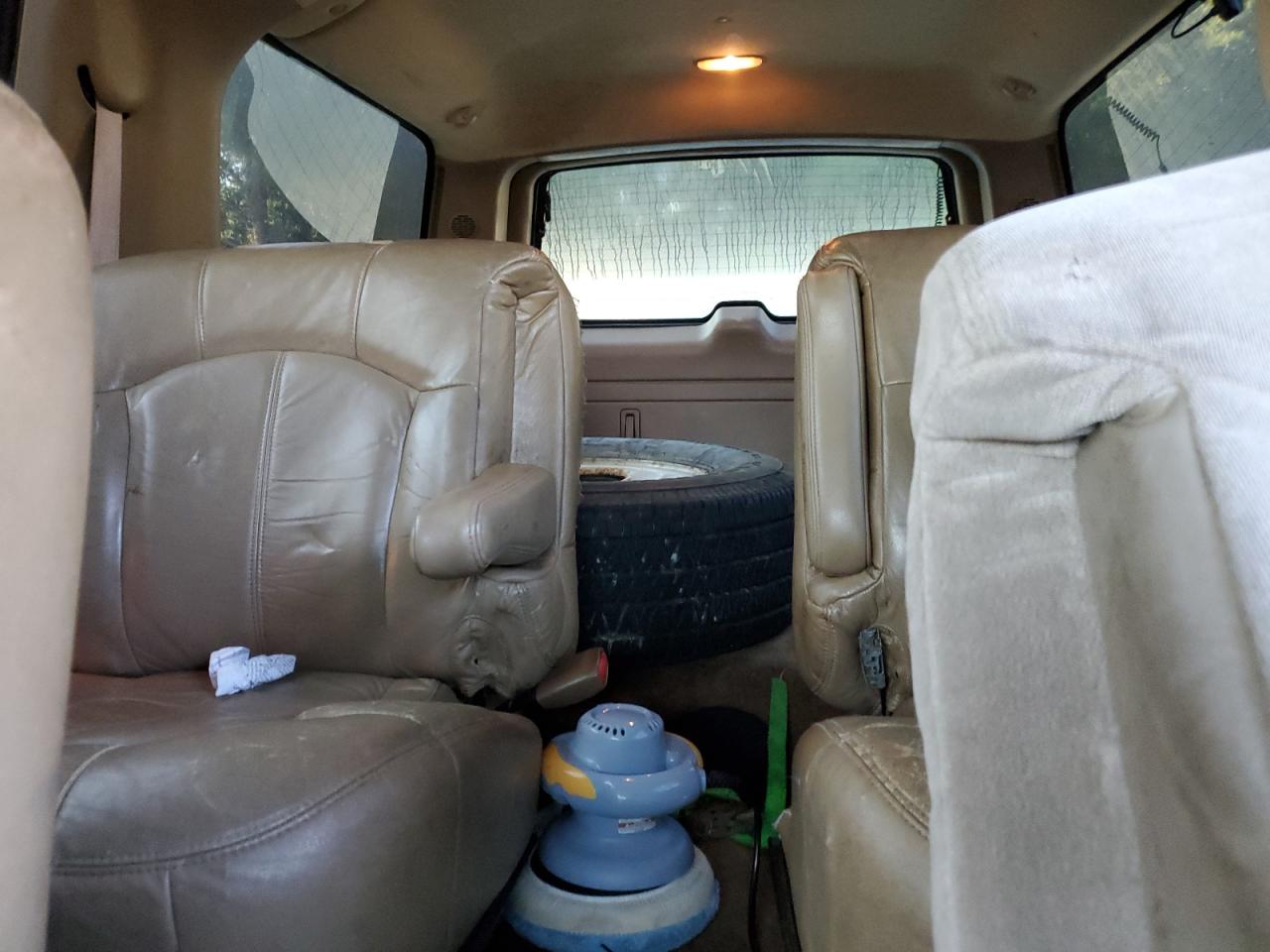 2000 CHEVROLET SUBURBAN C1500 photo 19