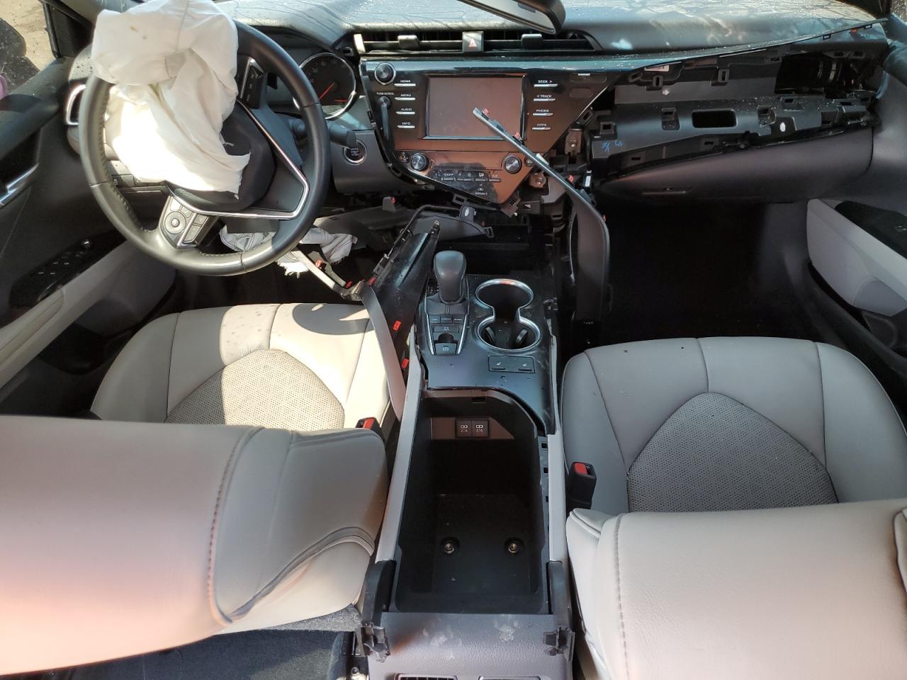 2018 TOYOTA CAMRY XSE photo 15