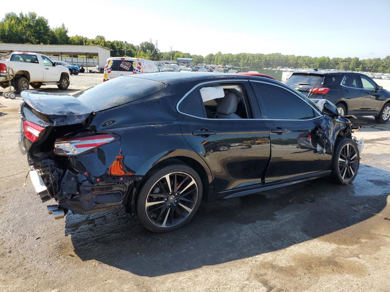 2018 TOYOTA CAMRY XSE photo 5
