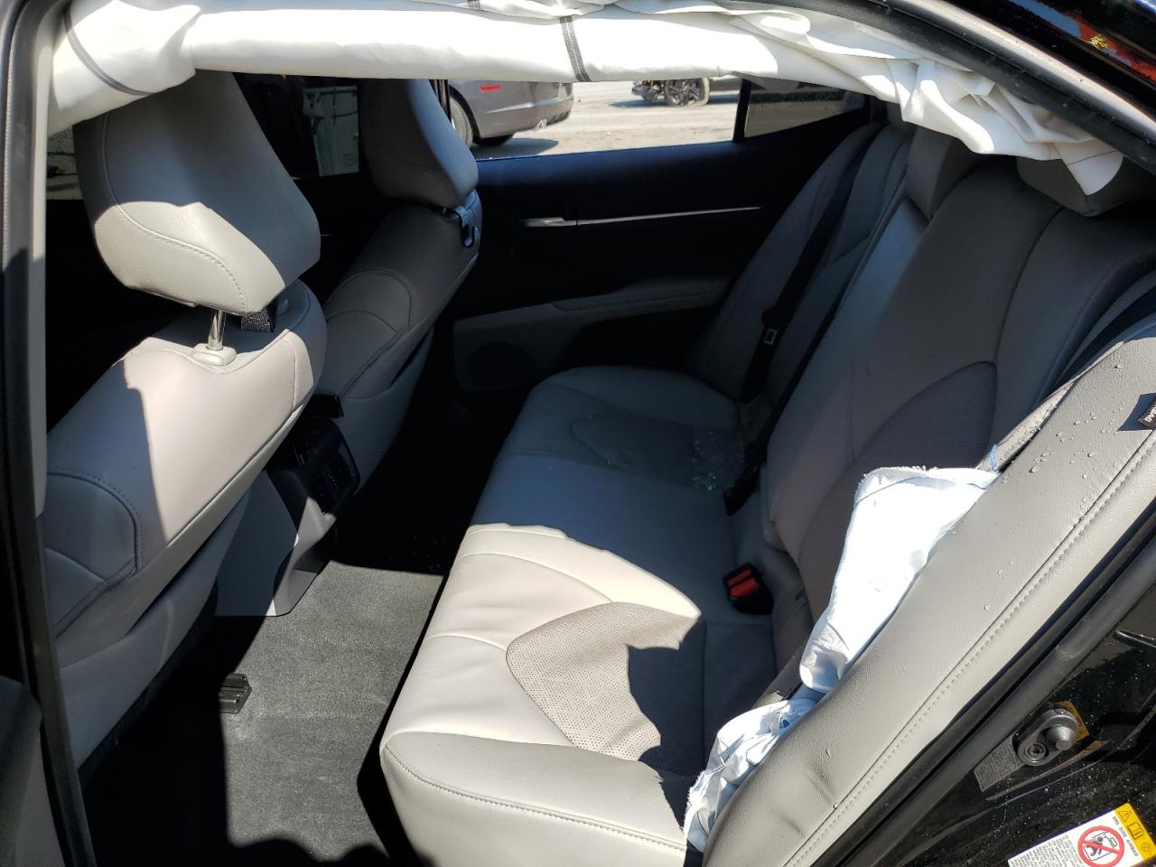 2018 TOYOTA CAMRY XSE photo 19