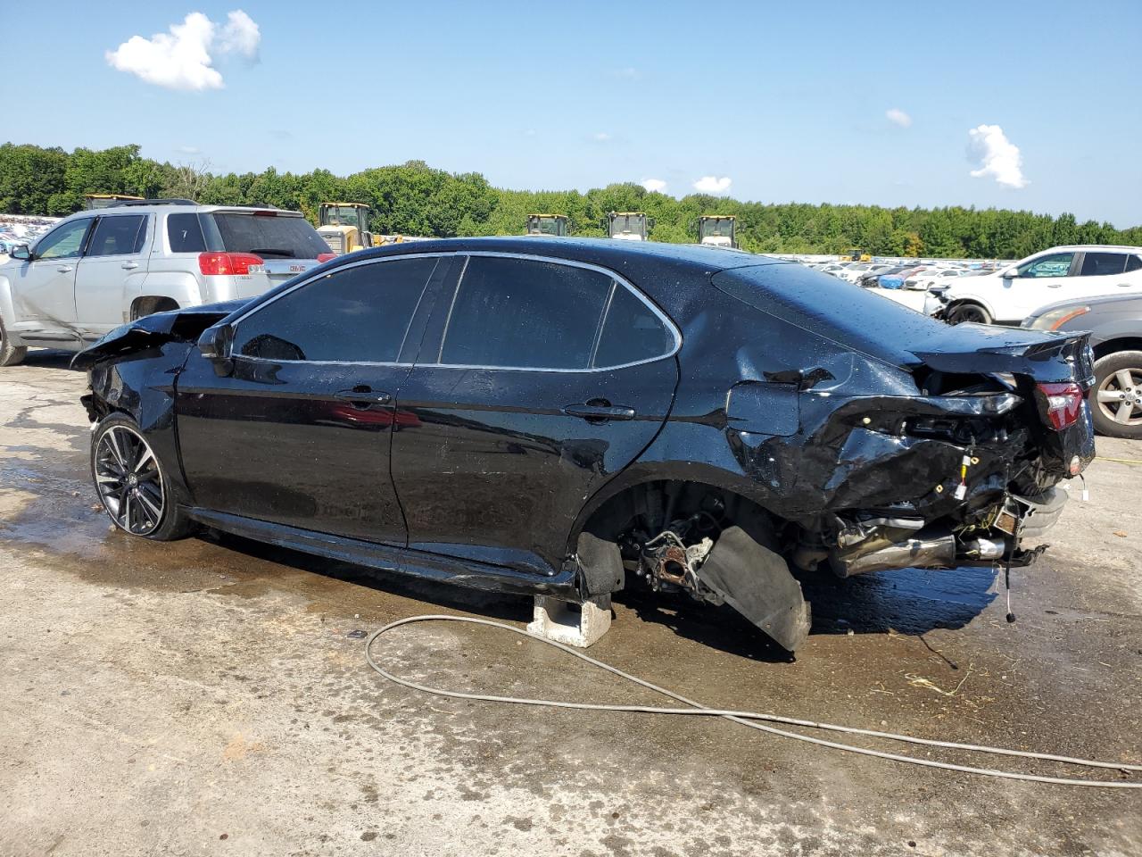 2018 TOYOTA CAMRY XSE photo 3
