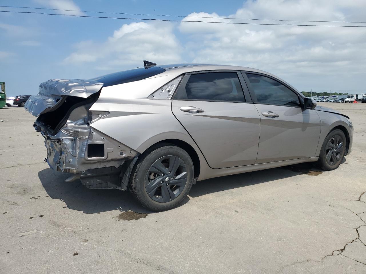 2023 HYUNDAI ELANTRA SEL photo 5