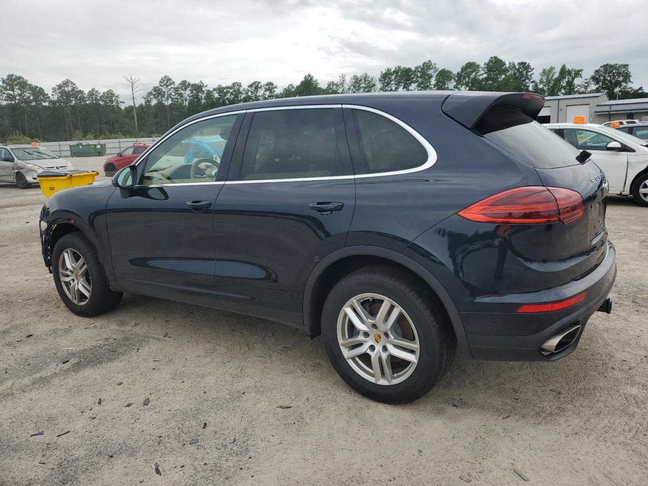 2016 PORSCHE CAYENNE photo 2