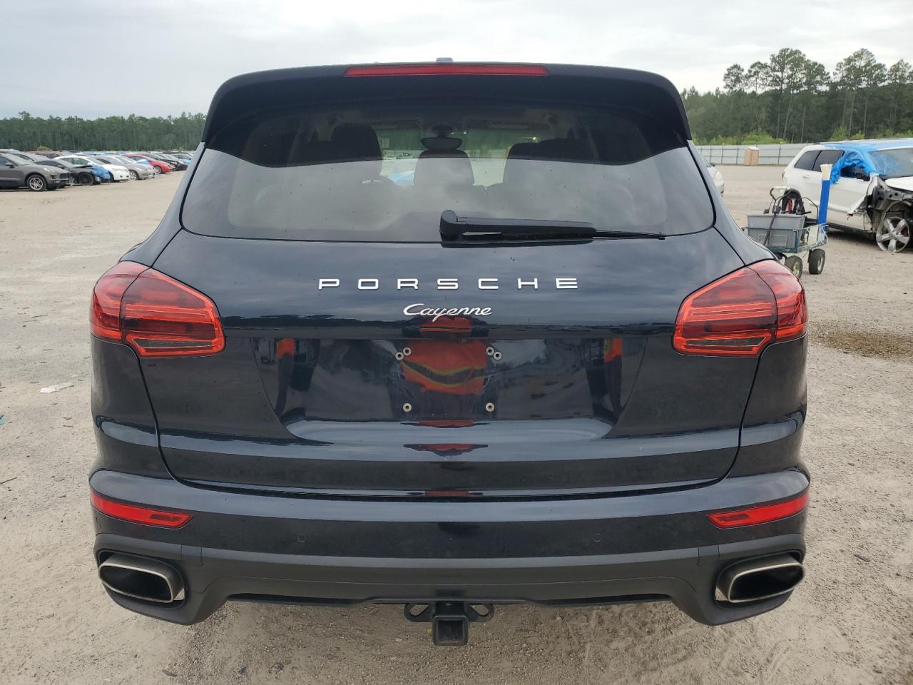 2016 PORSCHE CAYENNE photo 6