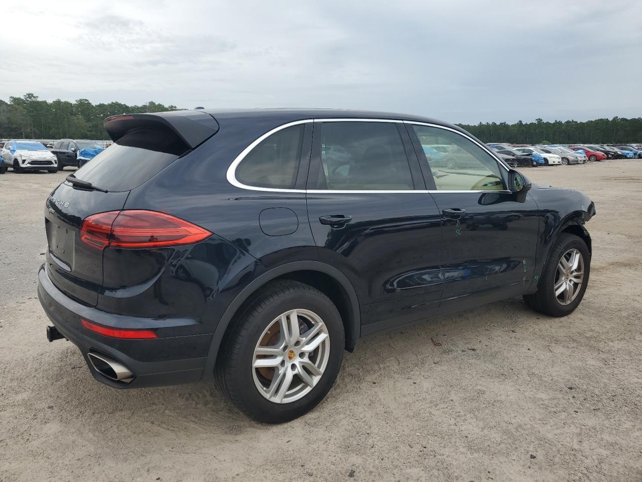 2016 PORSCHE CAYENNE photo 3