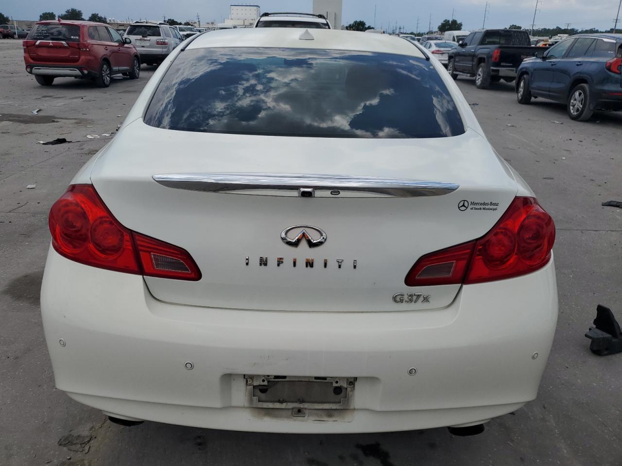 2012 INFINITI G37 photo 11