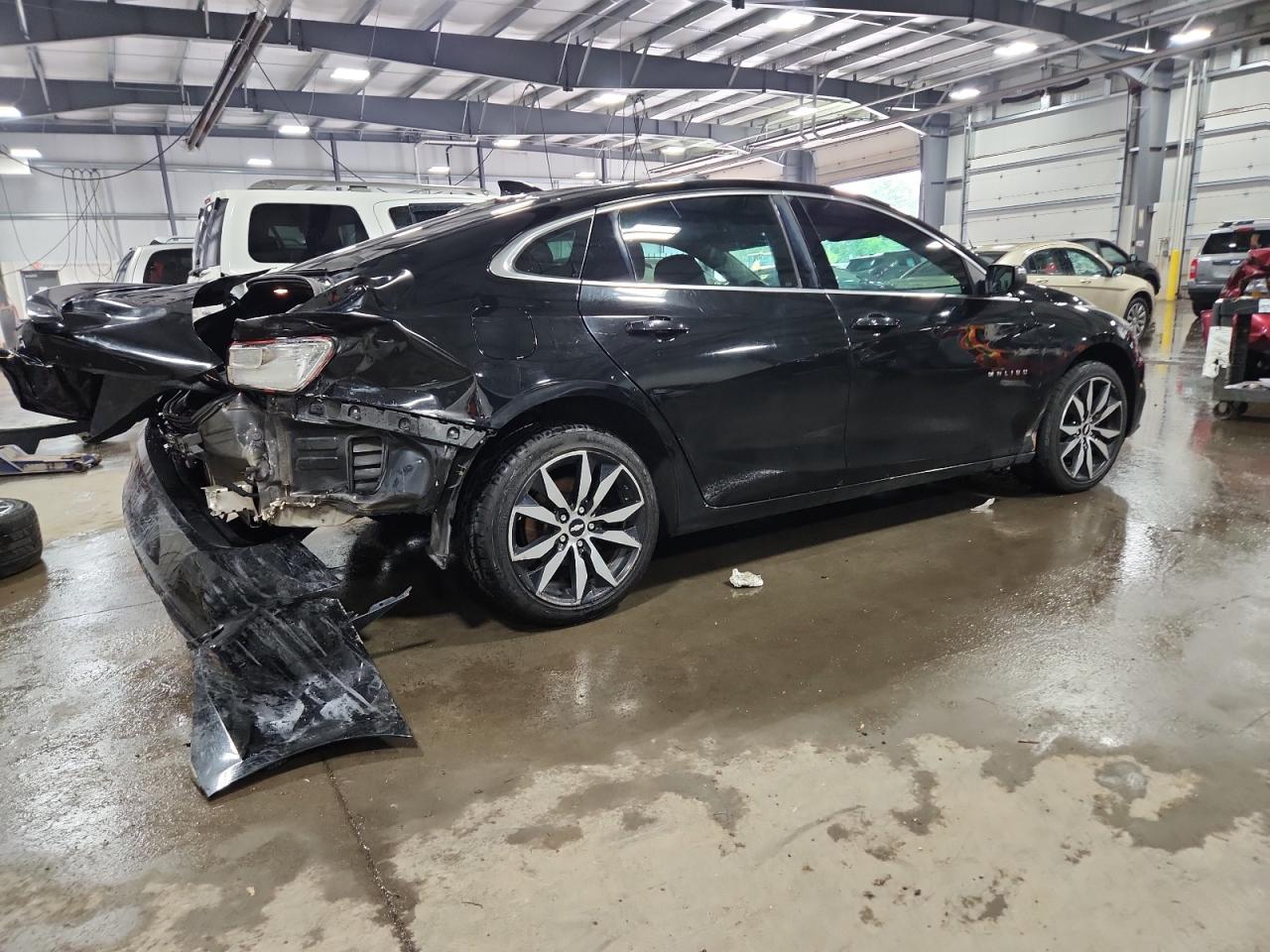 2017 CHEVROLET MALIBU LT photo 3
