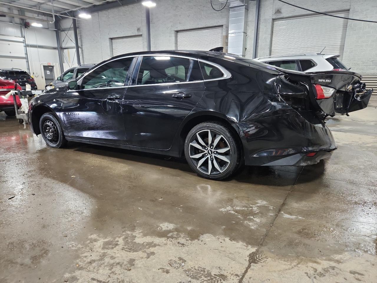 2017 CHEVROLET MALIBU LT photo 2