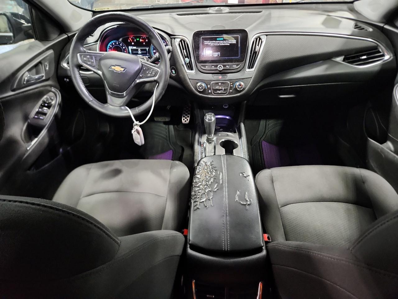 2017 CHEVROLET MALIBU LT photo 8