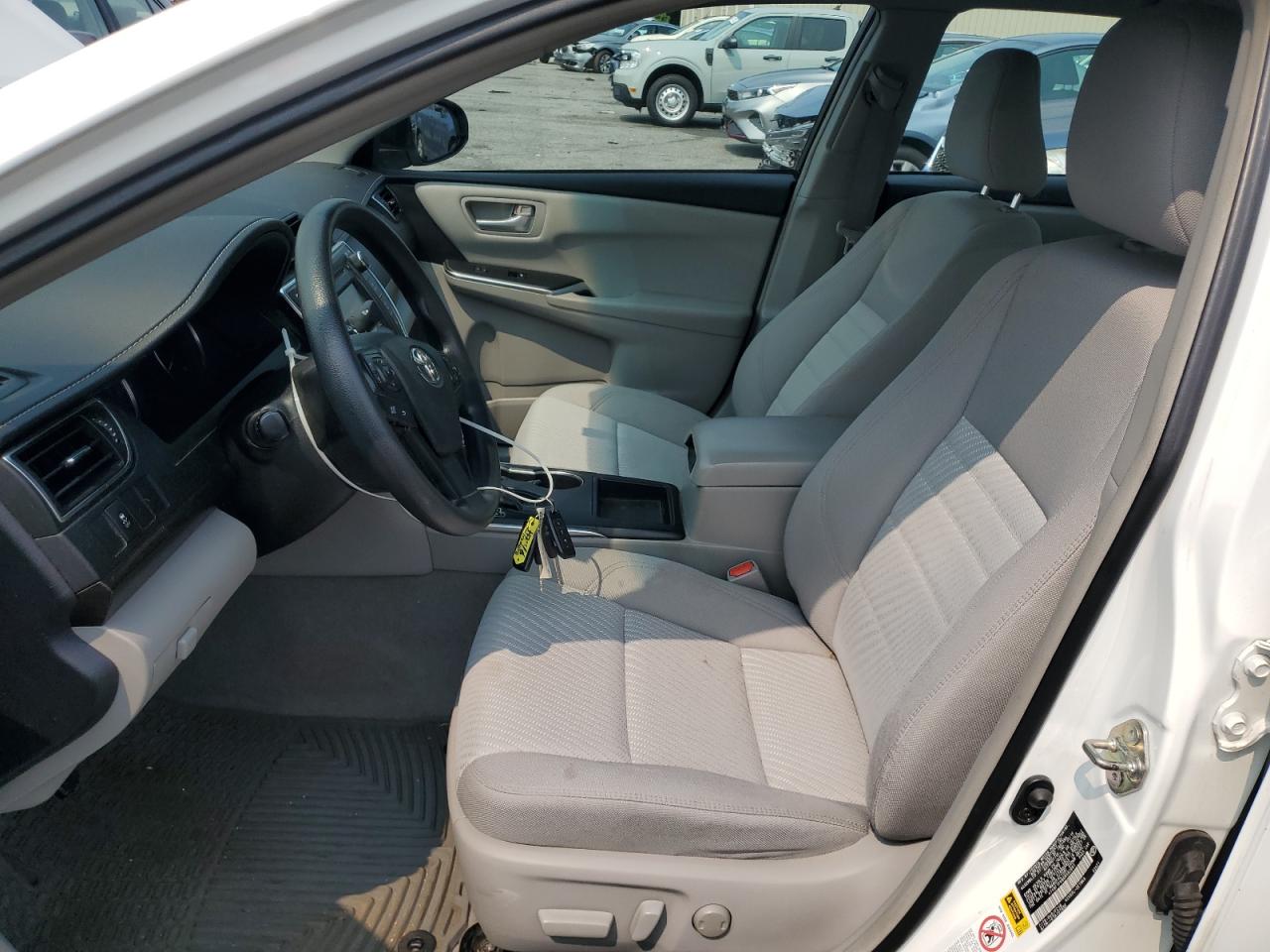 2016 TOYOTA CAMRY LE photo 25