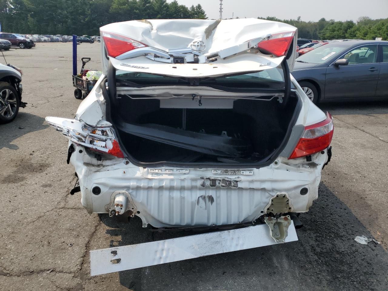 2016 TOYOTA CAMRY LE photo 21