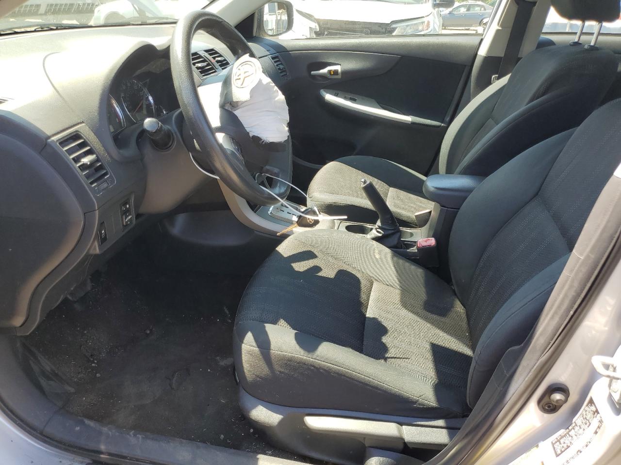 2011 TOYOTA COROLLA S photo 13