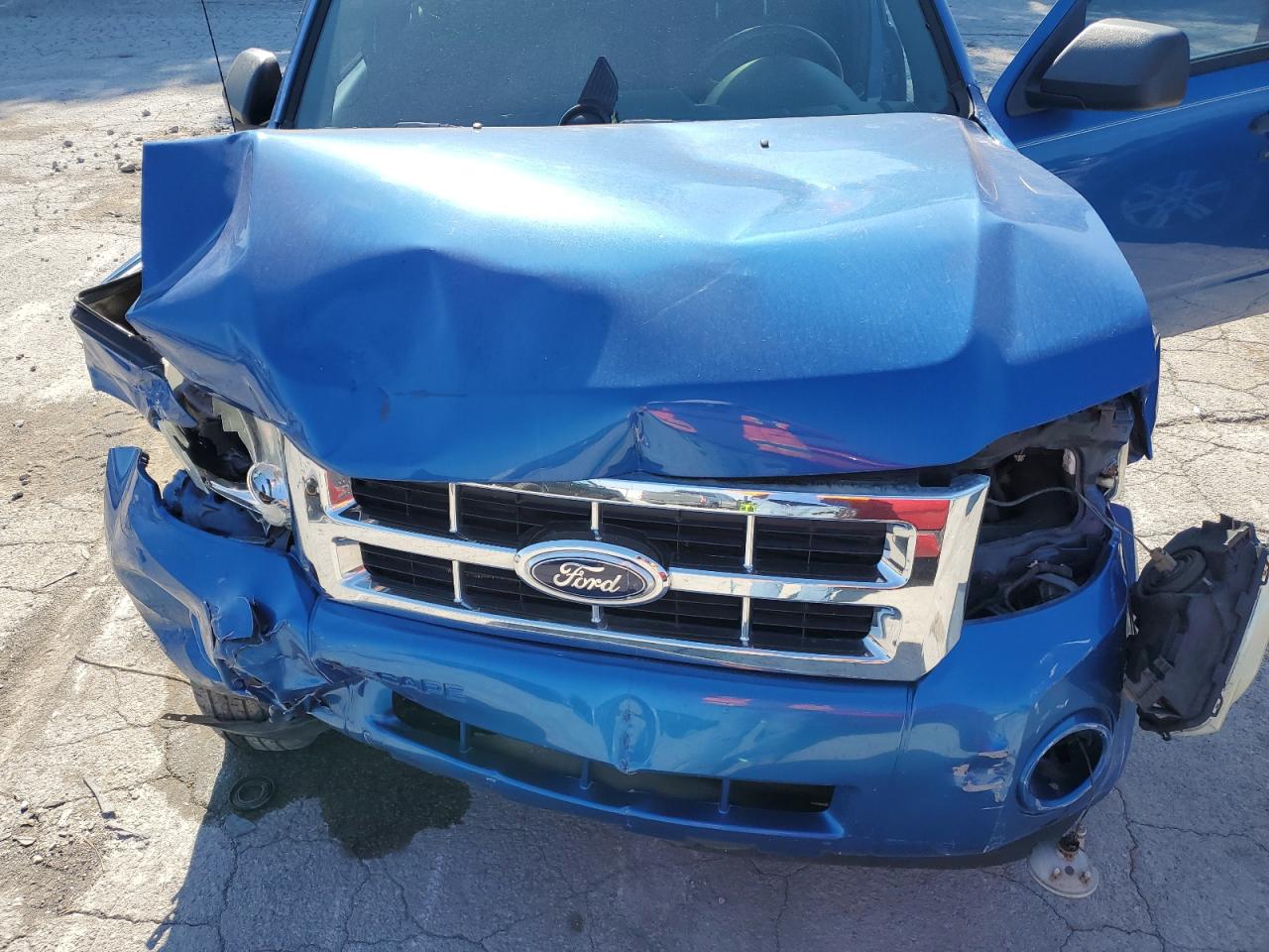2011 FORD ESCAPE XLT photo 12