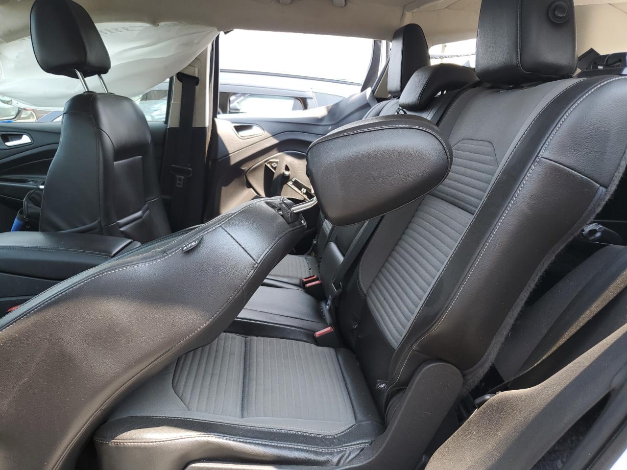 2017 FORD ESCAPE SE photo 31