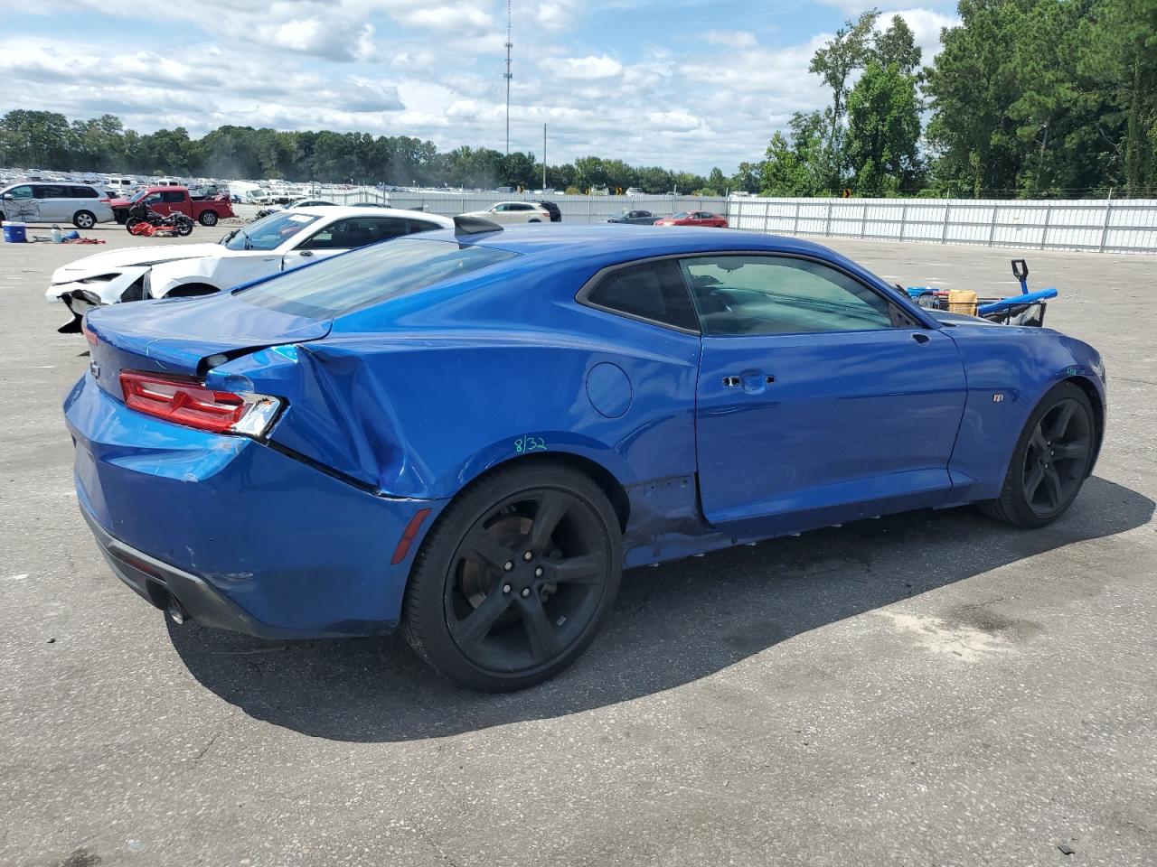 2017 CHEVROLET CAMARO LT photo 5