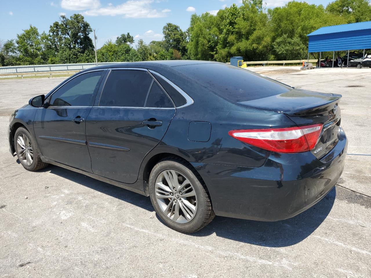 2017 TOYOTA CAMRY LE photo 2