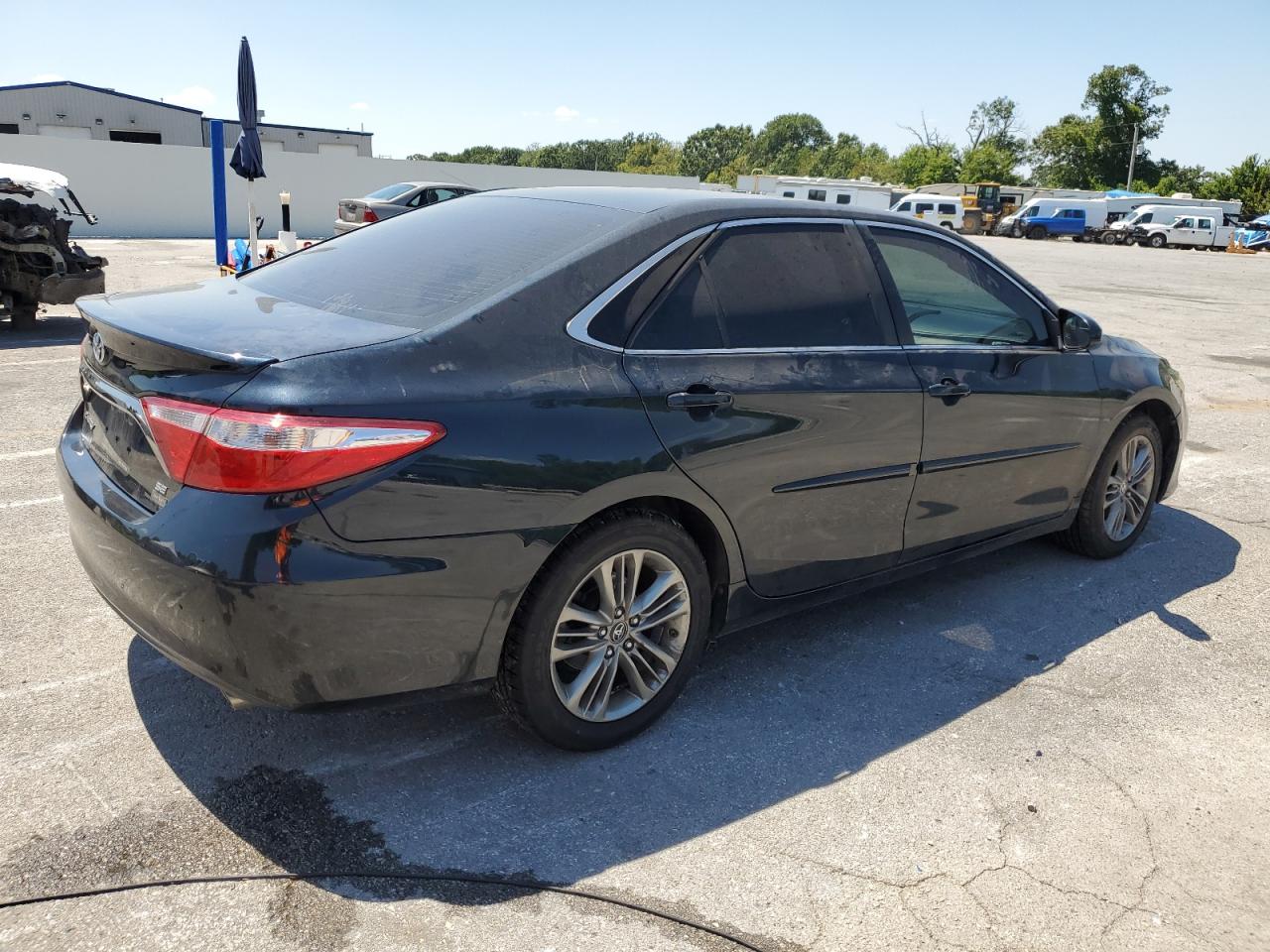 2017 TOYOTA CAMRY LE photo 3