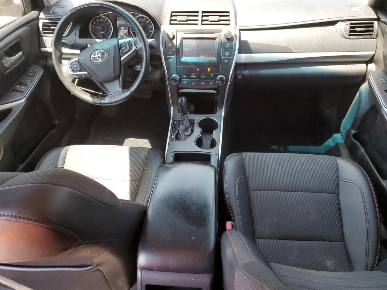 2017 TOYOTA CAMRY LE photo 8