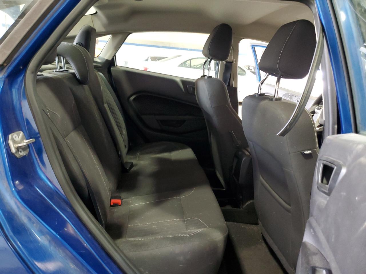 2018 FORD FIESTA SE photo 19