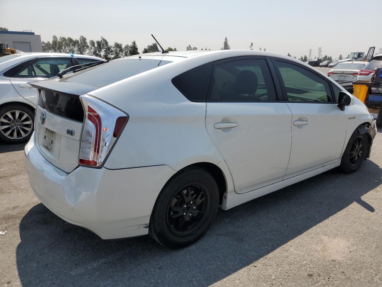 2015 TOYOTA PRIUS photo 5