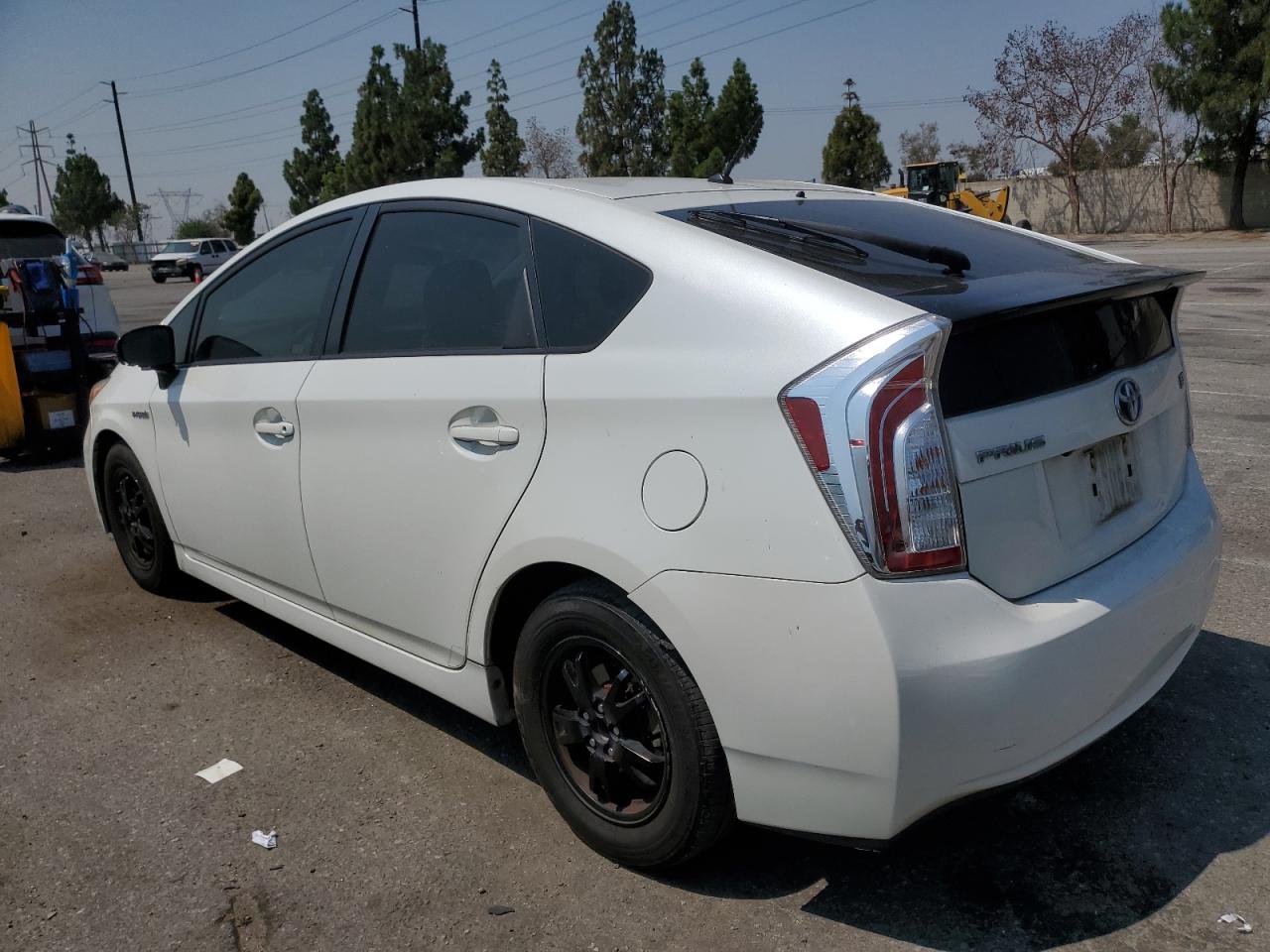 2015 TOYOTA PRIUS photo 3