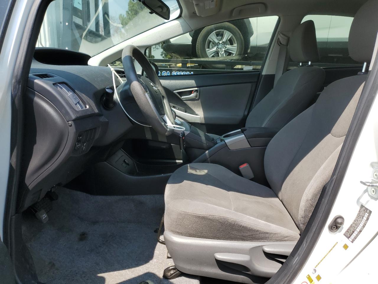 2015 TOYOTA PRIUS photo 13