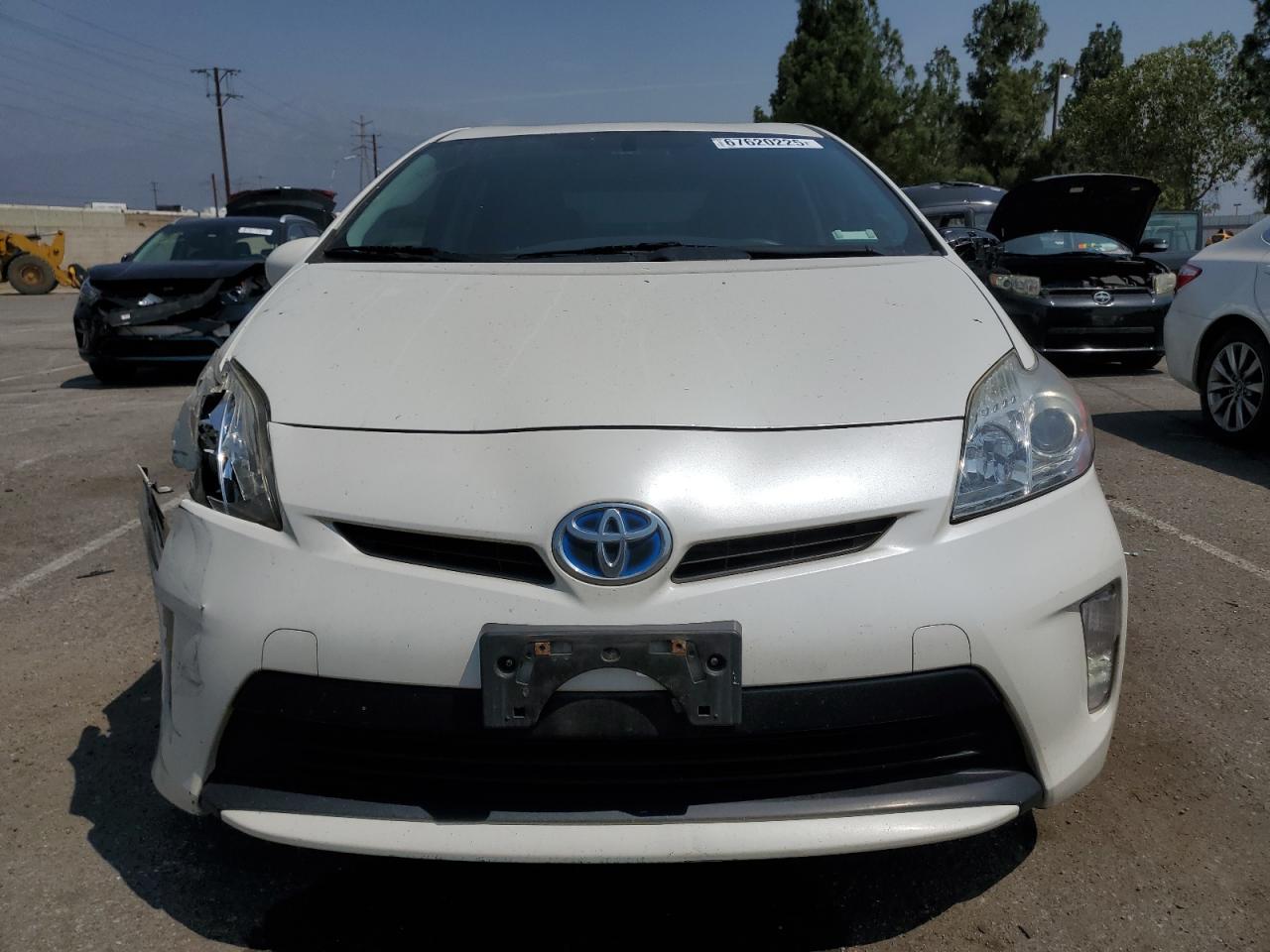 2015 TOYOTA PRIUS photo 9