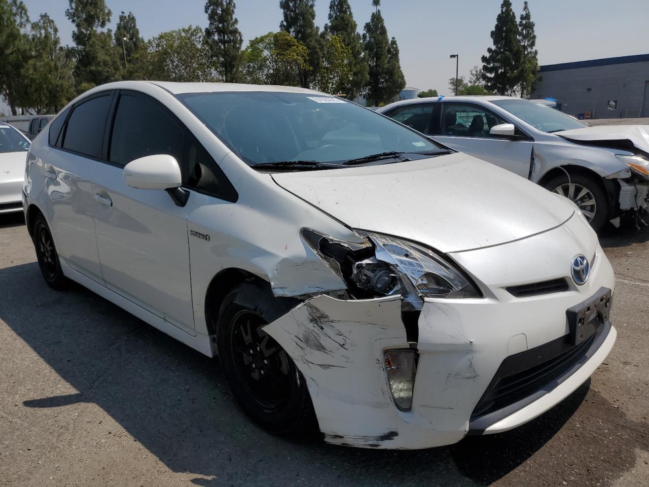 2015 TOYOTA PRIUS photo 7