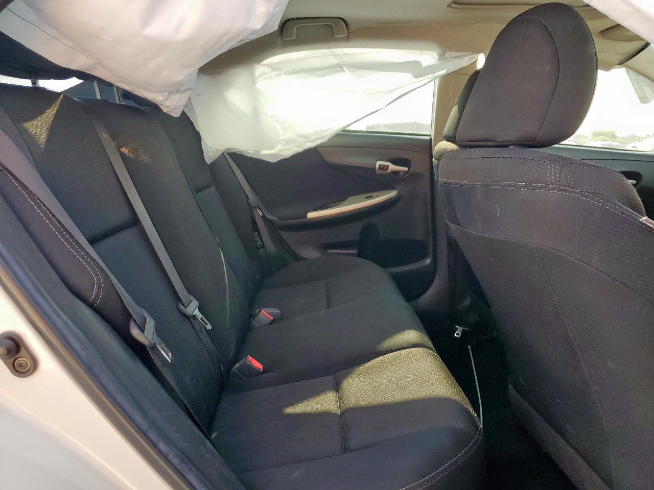 2012 TOYOTA COROLLA S photo 19