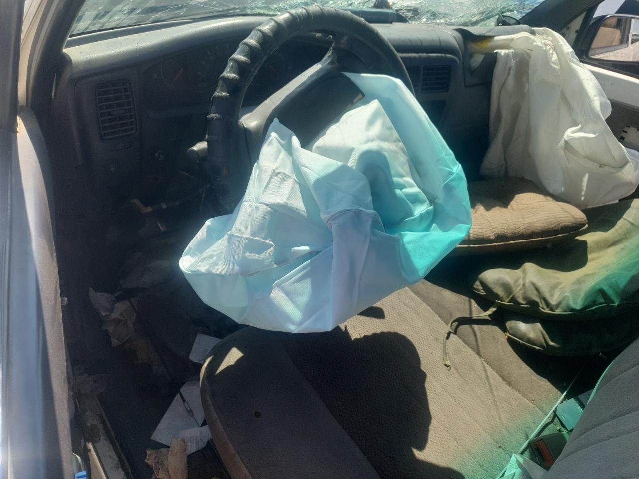 1999 TOYOTA TACOMA BASE photo 15
