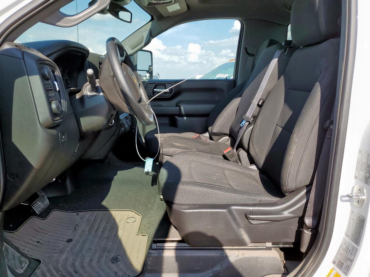 2025 CHEVROLET SILVERADO K2500 HEAVY DUTY photo 13